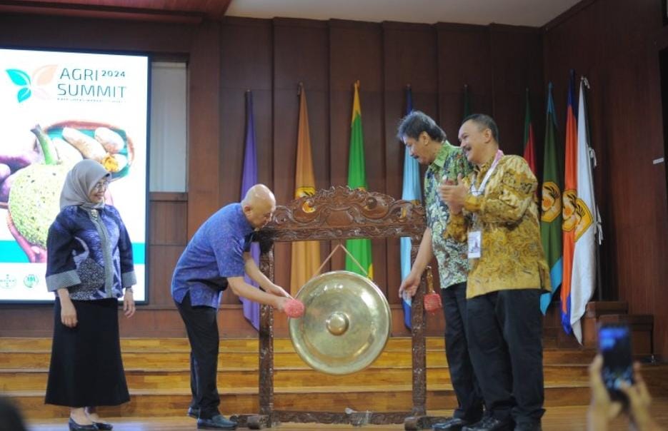 MENTERI KOPERASI UKM RI  BUKA AGRI SUMMIT 2024